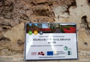 Ar pateicības dievkalpojumu atklāj atdzimušo Sēlpils baznīcu