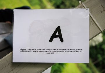 Ģimenes vienoti piedzīvojumā: Zasā noticis pasākums “Apslēptos dārgumus meklējot”