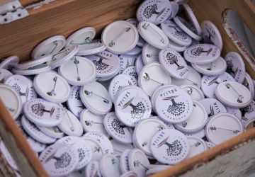 Ģimenes vienoti piedzīvojumā: Zasā noticis pasākums “Apslēptos dārgumus meklējot”