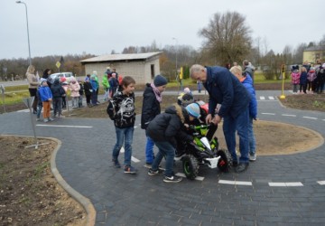 Bērnu autoskolas apmācību laukuma atklāšana Kūku pagastā