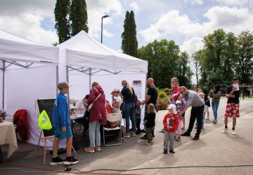 Ģimenes vienoti piedzīvojumā: Zasā noticis pasākums “Apslēptos dārgumus meklējot”