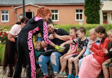 Ģimenes vienoti piedzīvojumā: Zasā noticis pasākums “Apslēptos dārgumus meklējot”