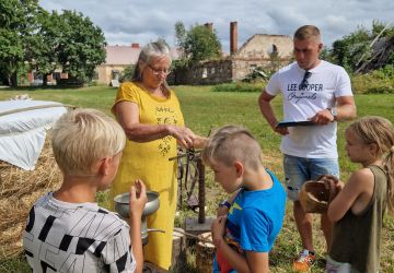 Izzinoša spēle 