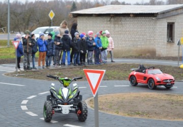 Bērnu autoskolas apmācību laukuma atklāšana Kūku pagastā