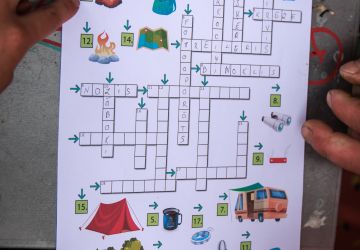 Ģimenes vienoti piedzīvojumā: Zasā noticis pasākums “Apslēptos dārgumus meklējot”