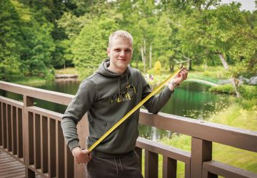 Ģimenes vienoti piedzīvojumā: Zasā noticis pasākums “Apslēptos dārgumus meklējot”