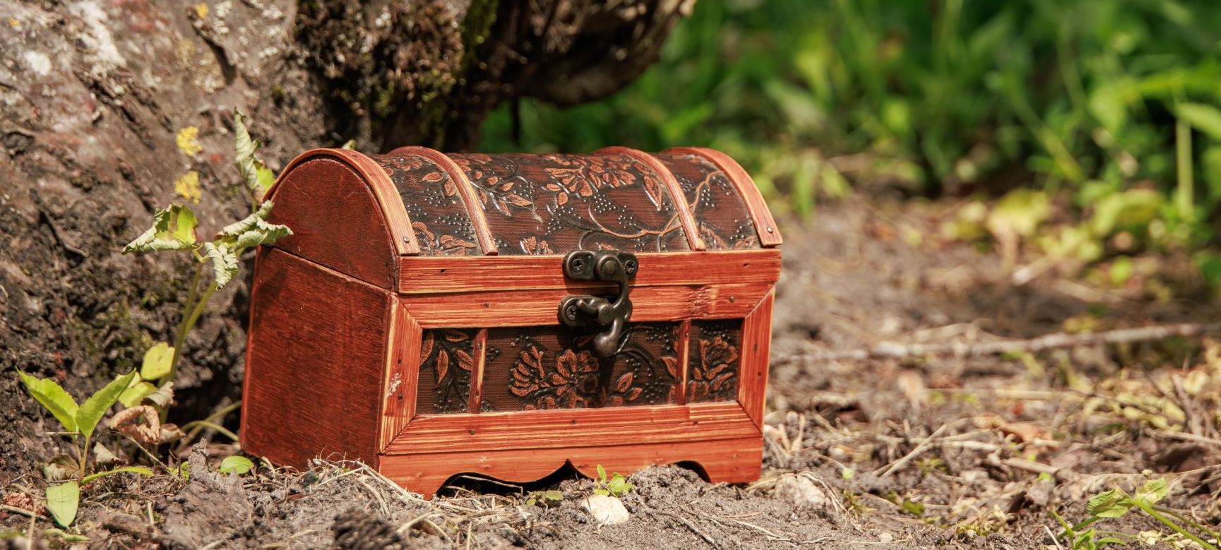 Ģimenes vienoti piedzīvojumā: Zasā noticis pasākums “Apslēptos dārgumus meklējot”